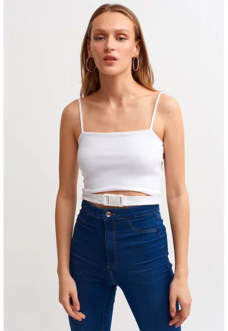 Къс топ с тънки презрамки и тока на талията