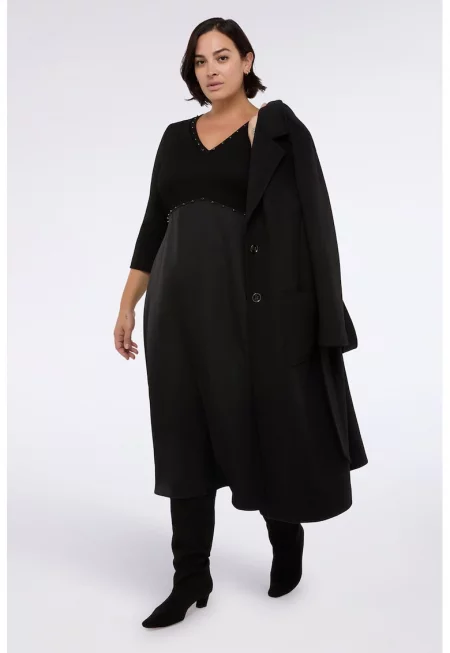 Миди рокля с шпиц и декоративни камъни