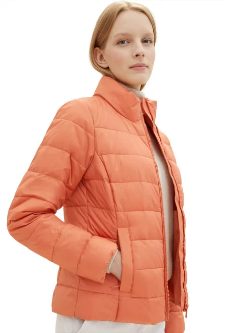 Подплатено зимно яке с капитониран дизайн