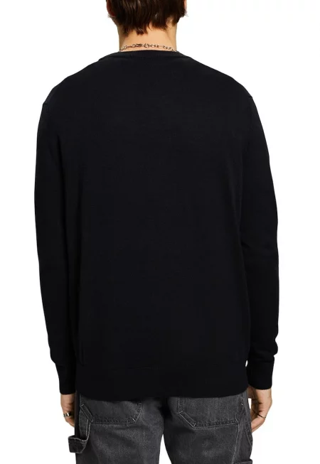 Пуловер с лиосел и овално деколте