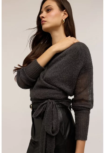 Пуловер с мохер с колан