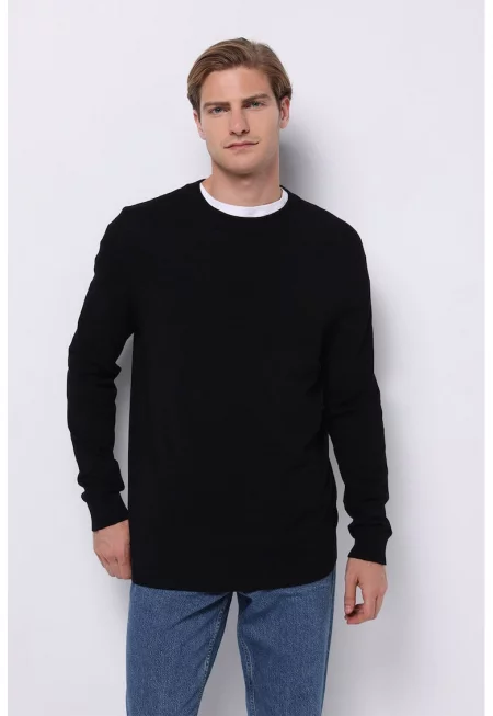 Пуловер с овално деколте