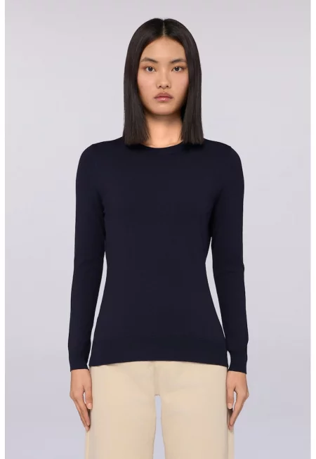 Пуловер с овално деколте