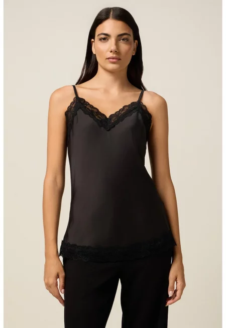Сатиниран топ с дантела