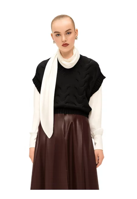 Шпиц пуловер с къси ръкави - Черен