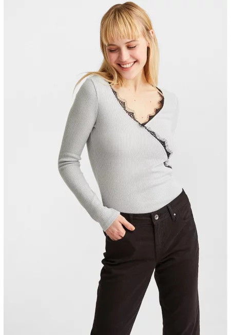 Слим блуза с рипс и дантела