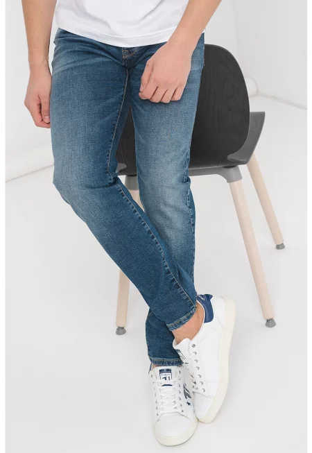 Слим дънки със захабен ефект