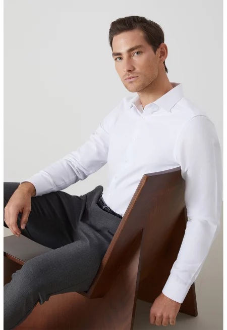 Слим риза с остра яка