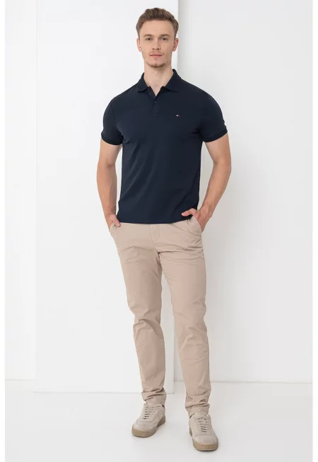 Стандартна тениска с яка и лого