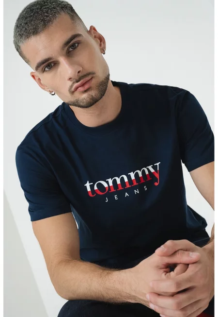 Тениска с овално деколте и лого