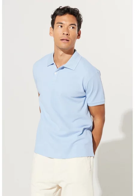 Вталена тениска с яка