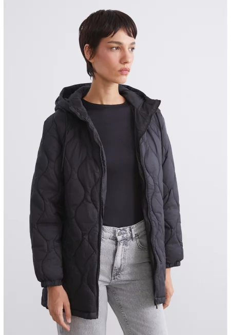 Зимно капитонирано яке с качулка