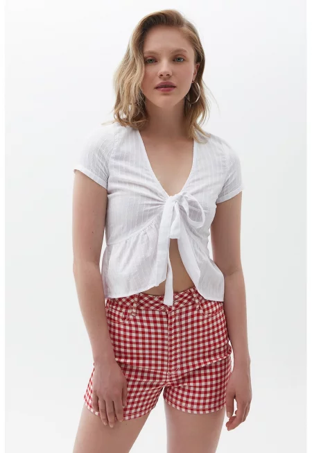 Къса блуза с дизайн на възел