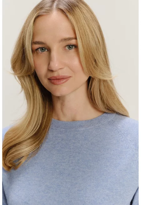 Пуловер с овално деколте - Пастелносин