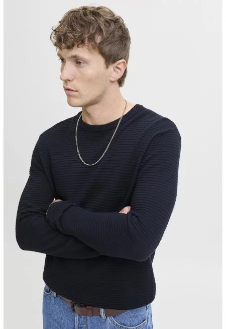 Пуловер с овално деколте