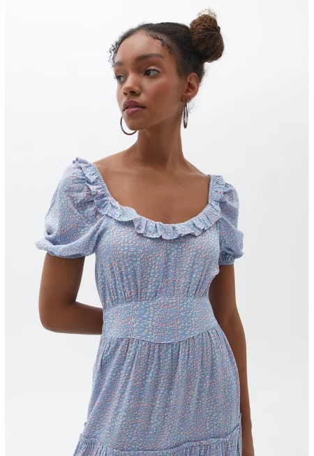 Рокля с овално деколте с принт и набирания - Светлосин