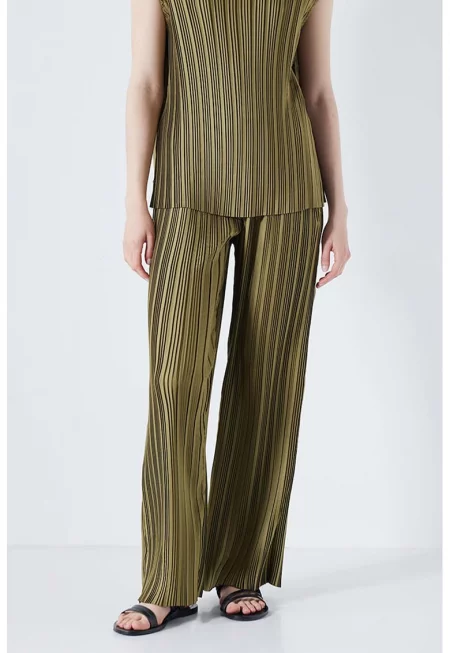 Свободен панталон с басти - Маслинено зелено