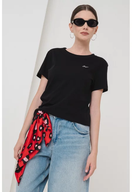 Тениска с лого на гърдите