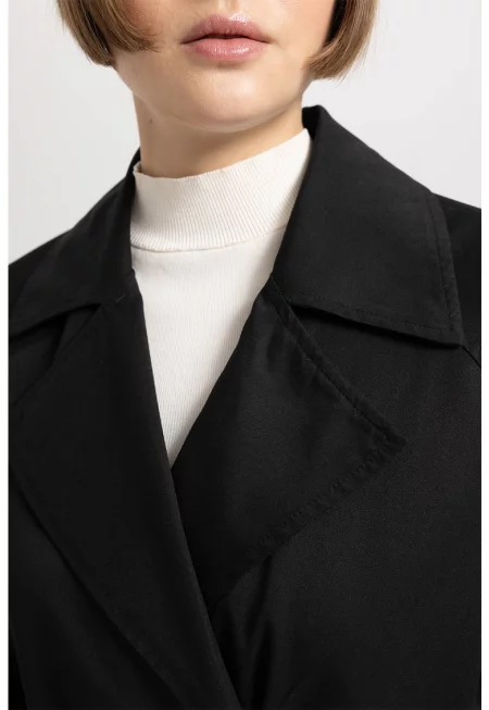 Тренч с двуредно закопчаване