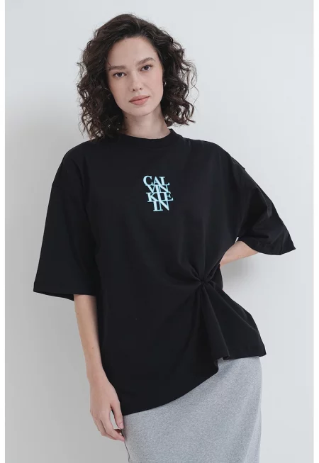 Уголемена тениска с лого