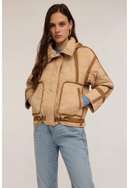 Яке с джобове встрани