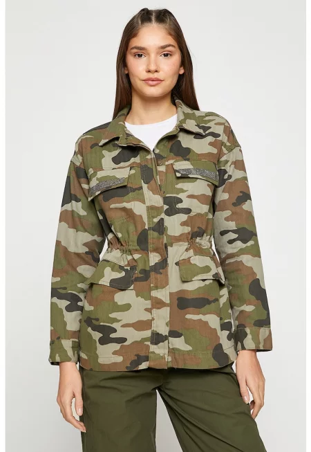 Яке с камуфлажен десен