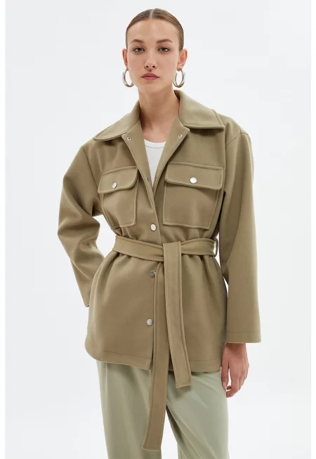 Яке тип риза с капси и връзка