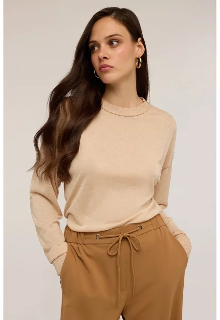 Едноцветен пуловер