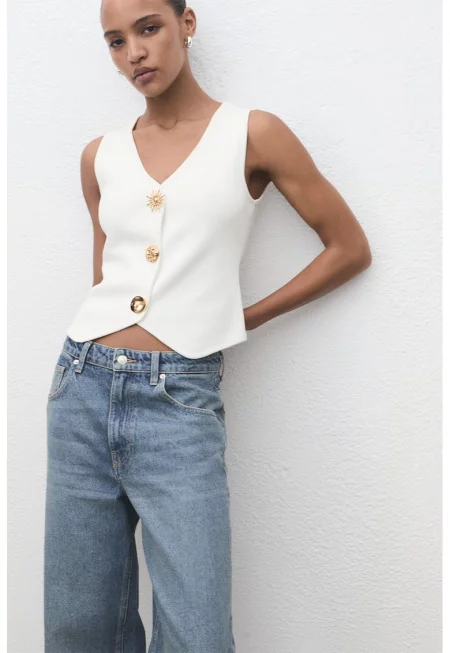 Елек с метални копчета