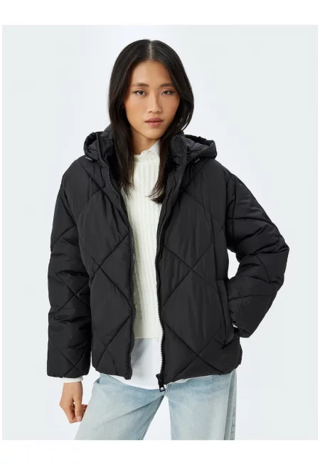Капитонирано яке с качулка