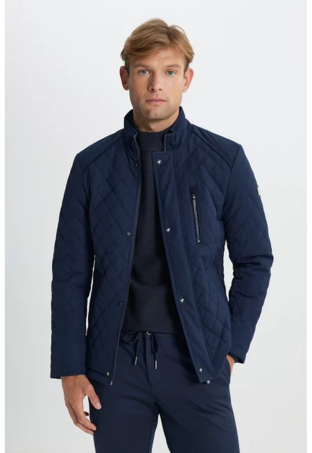 Капитонирано яке с капси