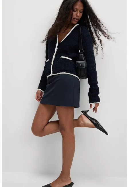 Къса вталена пола