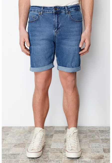 Къси дънки с протрити зони