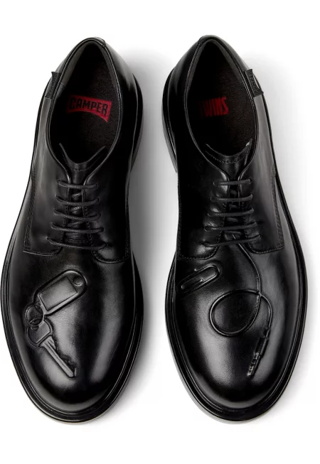 Кожени обувки Dean с релефни детайли - Черен