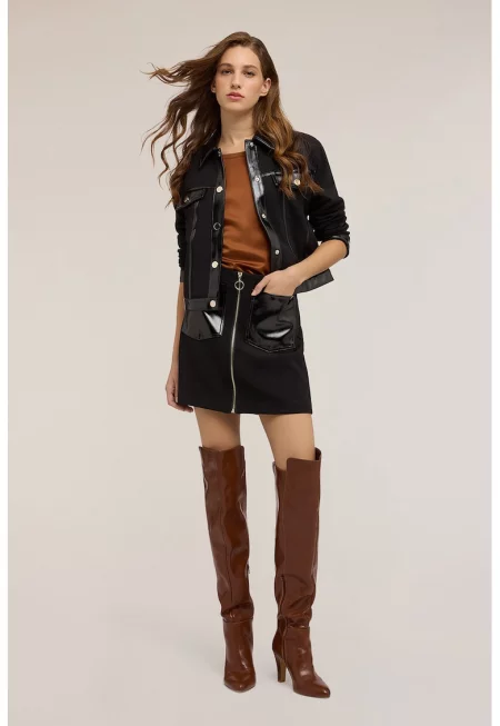 Права пола с пришити джобове - Черен