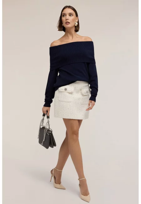 Пуловер с голи рамене