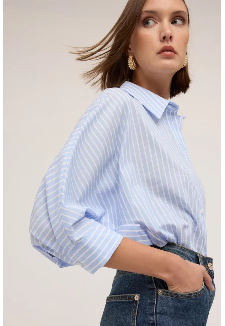 Раирана риза с ръкави тип прилеп - Бял/Син