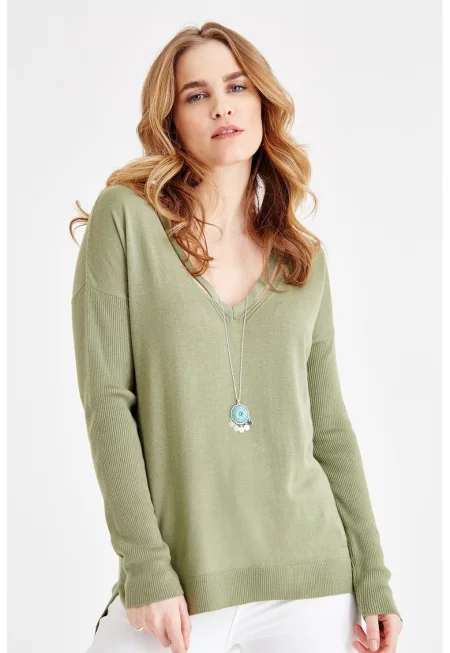 Шпиц пуловер с паднали ръкави