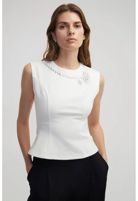 Слим блуза с овално деколте