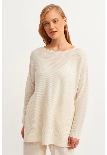 Свободен пуловер със странични цепки