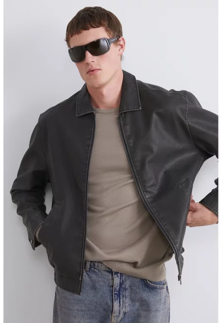 Яке от еко кожа със скосени джобове