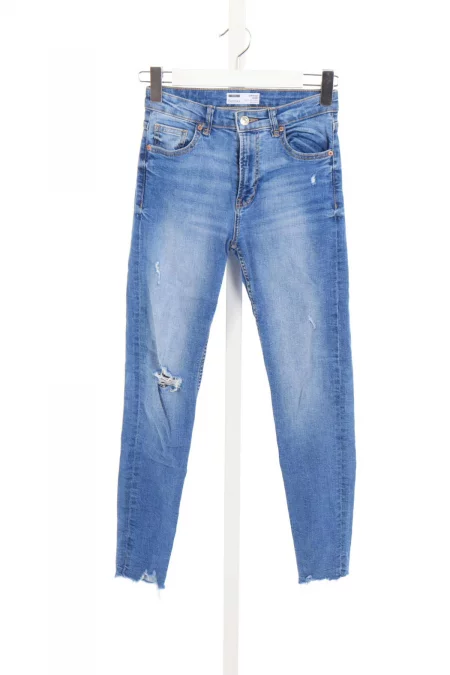 Дрехи Ластични дънки BERSHKA