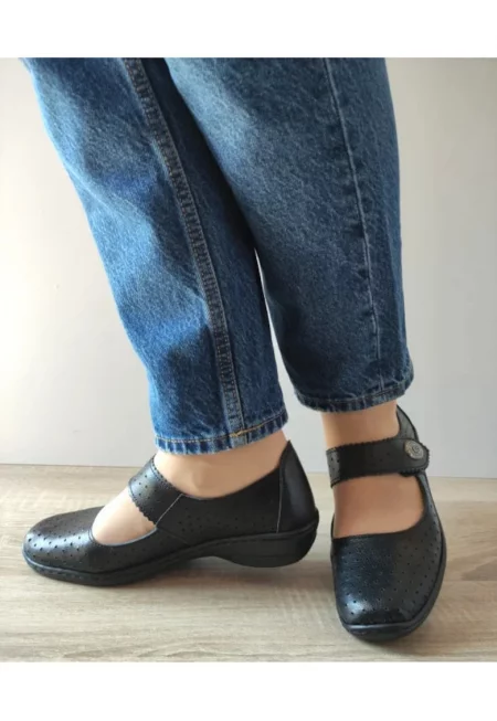 Ежедневни дамски обувки  739904 перфорирани черно