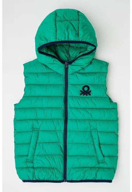 Капитониран елек с качулка