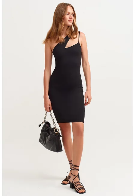 Къса вталена рокля - Черен