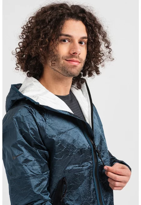 Олекотено яке с метален ефект