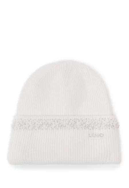 Плетена шапка с декоративни мъниста - Мръснобял