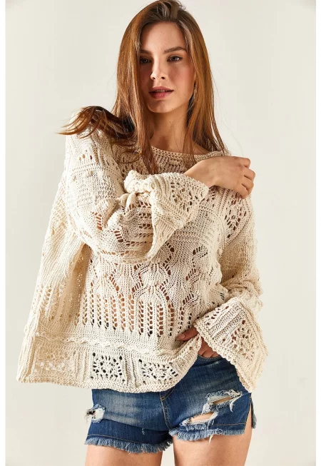Пуловер от плетена дантела с разкроени ръкави
