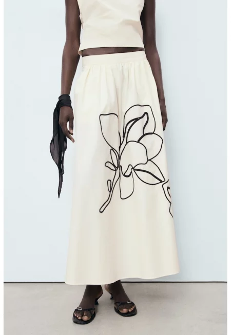 Разкроена пола с флорална бродерия