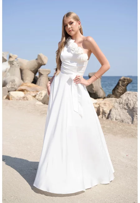 Разкроена рокля Riana с голи рамене - Бял